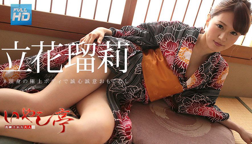 户外女神渣女来袭深夜跟大哥出来偷情啪啪，全程露脸口交大鸡巴身材很好，让大哥草了骚逼爆菊花